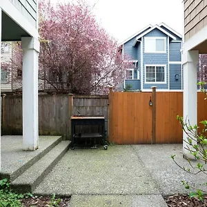Apartment Snug Near Greenlake!, Seattle